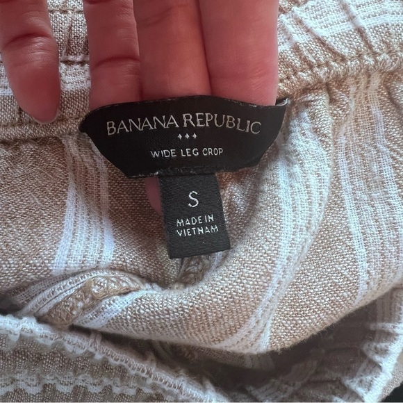 Banana Republic women’s pants Size: S Color: beige/ white striped print like New - Picture 7 of 8